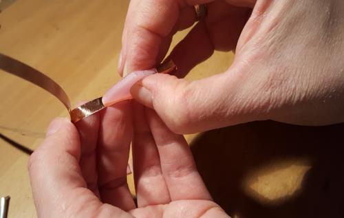 Броши из оргстекла, как сделать. Изготовление цветка из стекла (процесс)