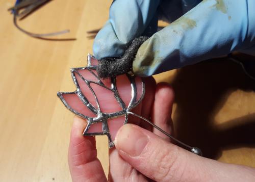 Броши из оргстекла, как сделать. Изготовление цветка из стекла (процесс)