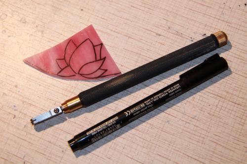 Броши из оргстекла, как сделать. Изготовление цветка из стекла (процесс)