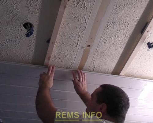 Устройство реечных потолков из панелей ПВХ. Простой способ монтажа реечного потолка из ПВХ 13 Устройство реечных потолков из панелей ПВХ. Простой способ монтажа реечного потолка из ПВХ 13