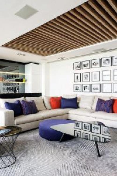 Реечный потолок в ванной из дерева. Потолок из деревянных реек