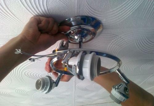 Крепление для люстры к потолку. Способы крепления потолочных люстр