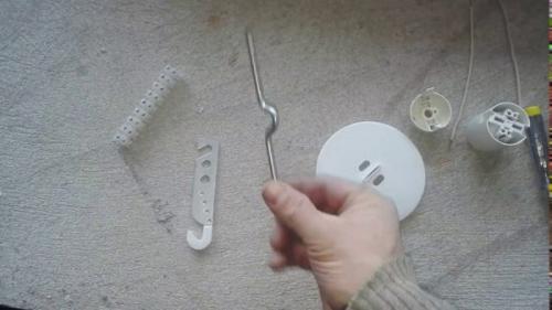 Крепление люстры к натяжному потолку. Как крепить люстру к натяжному потолку, если он уже натянут