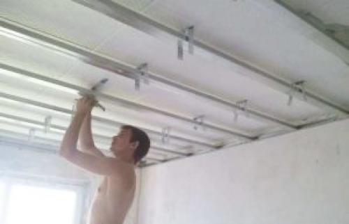 Видеоинструкция по монтажу реечного потолка. Преимущества 09