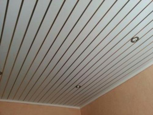 Монтаж потолочных панелей ПВХ своими руками. Выбор и отличие от стеновых 11 Монтаж потолочных панелей ПВХ своими руками. Выбор и отличие от стеновых 11