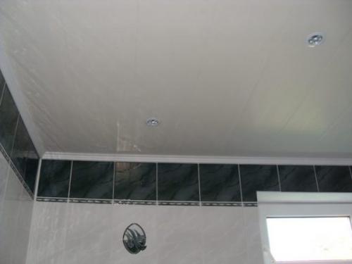 Монтаж потолка из пластиковых панелей своими руками. Особенности материала