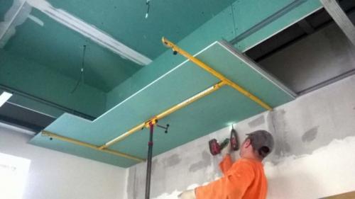 Крепление гипсокартона к потолку на саморезы без каркаса. Варианты выполнения несущего каркаса 10 Крепление гипсокартона к потолку на саморезы без каркаса. Варианты выполнения несущего каркаса 10