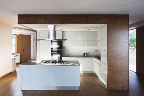 Перегородка из гипсокартона с полками. Особенности гипсокартонных перегородок