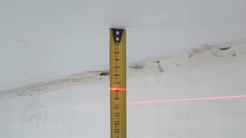 Финальная стадия крепления гипсокартона на потолок. Разметка периметра 01 Финальная стадия крепления гипсокартона на потолок. Разметка периметра 01