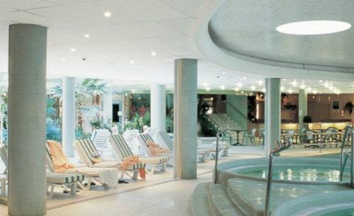 Характеристики подвесных потолков армстронг. Виды подвесного потолка армстронг