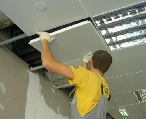 Простой монтаж потолка армстронг своими руками. 04