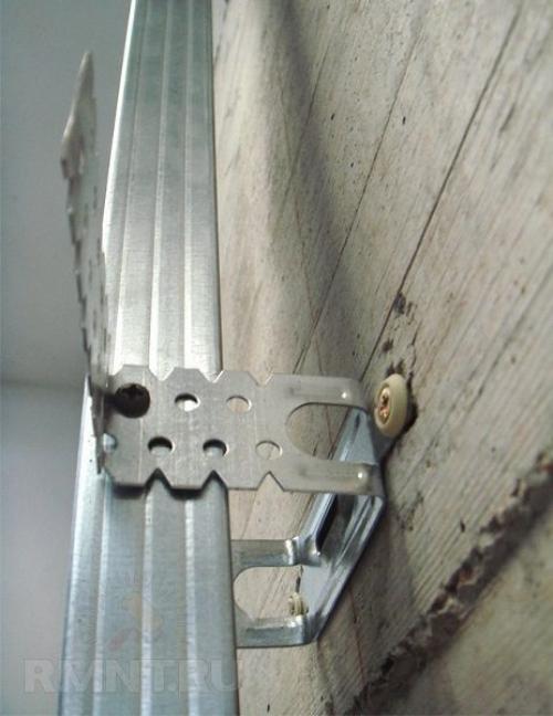 Крепление направляющего профиля к полу. Монтаж на профиль