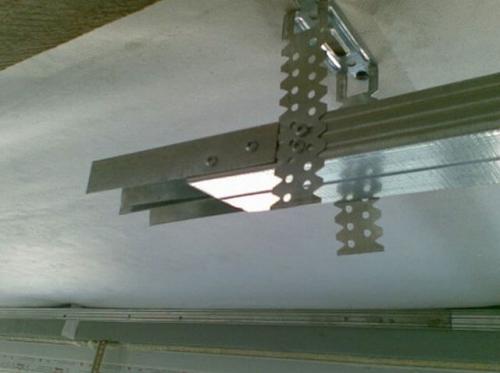 Расстояние между подвесами гипсокартона на потолке. Расчет потолочного каркаса из ГКЛ 09