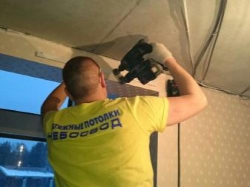 Как сделать крепление натяжного потолка своими.. Штапиковая система (клиновая) 02 Как сделать крепление натяжного потолка своими.. Штапиковая система (клиновая) 02