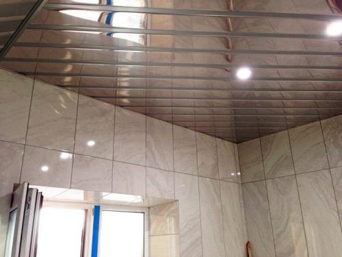 Устанавливаем реечный подвесной потолок из алюминия. Технические характеристики 06