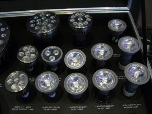 Светодиодные светильники для подвесного потолка. Все ответы на вопрос, почему светодиодные потолочные светильники для натяжных потолков — лучшее решение