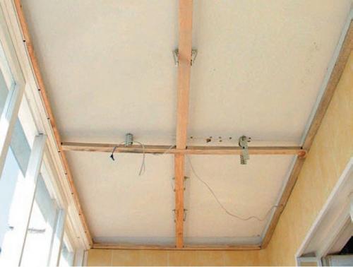 Монтаж пластиковых панелей своими руками. Сооружение обрешетки из бруса включает в себя следующие этапы: