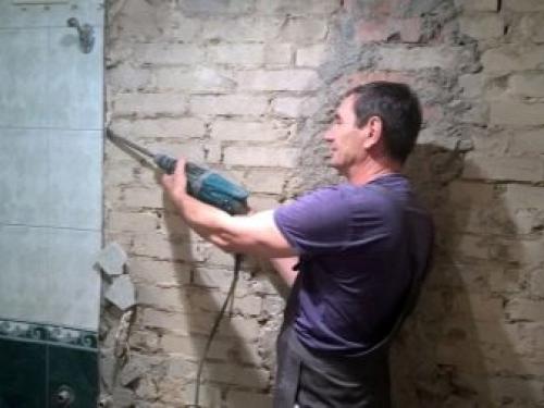 Как обшить стены панелями пвх. Правильная технология монтажа пластиковых панелей на стены 11