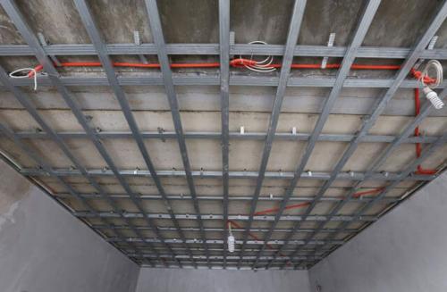 Монтаж профиля для гипсокартона на потолок своими руками. Разметка и сборка каркаса 03