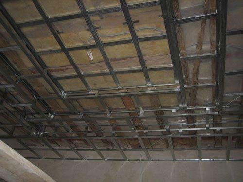 Чем крепить подвесы к потолку. Схема монтажа