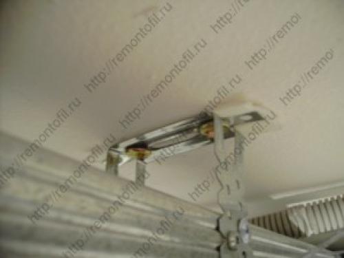 Чем крепить подвесы к потолку. Крепление гипсокартона. Прямой подвес. Ошибки монтажа