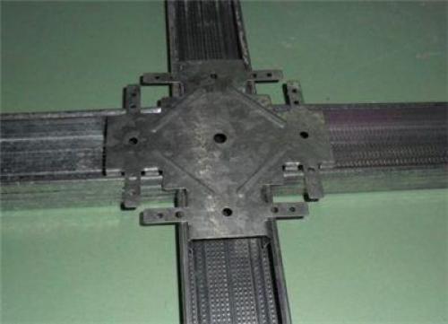 Как выполняется крепление профиля между собой. Устройство металлического каркаса для перегородок 14