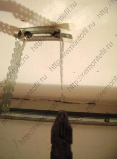 Чем крепить подвесы к потолку. Крепление гипсокартона. Прямой подвес. Ошибки монтажа