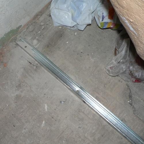 Как крепить профиль для гипсокартона к потолку и стенам. Устройство каркаса из металла для перегородок 04