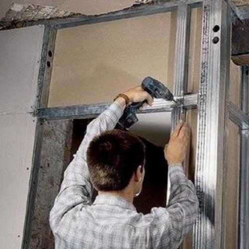 Как крепить профиль для гипсокартона к потолку и стенам. Устройство каркаса из металла для перегородок 02