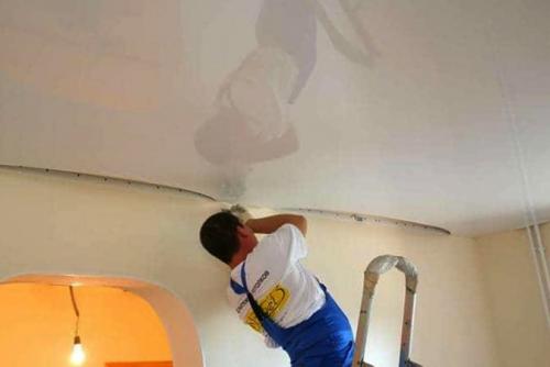 Сколько стоит установка натяжного потолка. Сколько стоит натяжной потолок за 1 м2 с установкой?